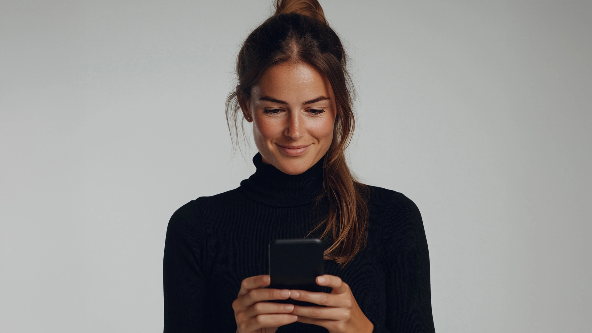 Close Deals Anywhere: How CRM Mobile Apps Empower Modern Sales Reps